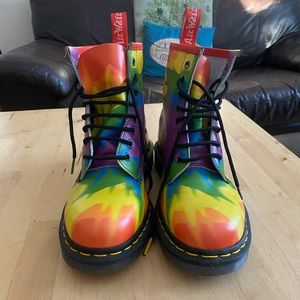 EUC Dr. Martens Rainbow Tie Dye Pride 1460 8-Eyelet Boots Women’s Size 8US